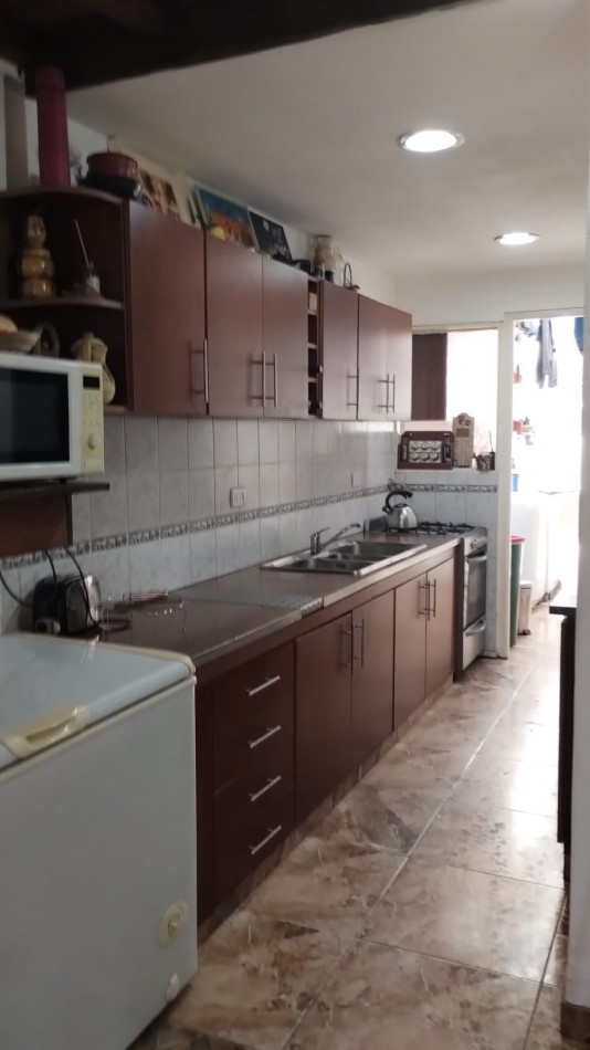 CASA 6 AMBIENTES. COLON AL 9000