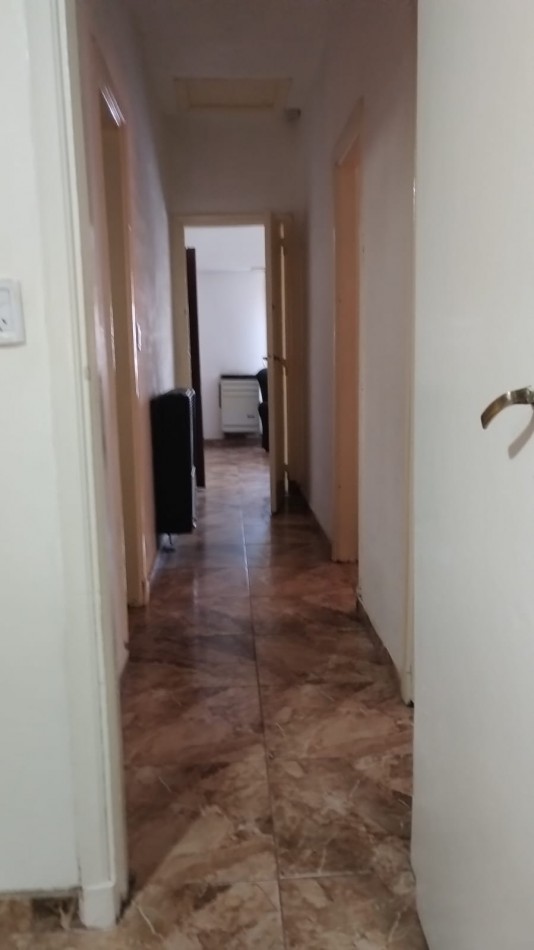 CASA 6 AMBIENTES. COLON AL 9000