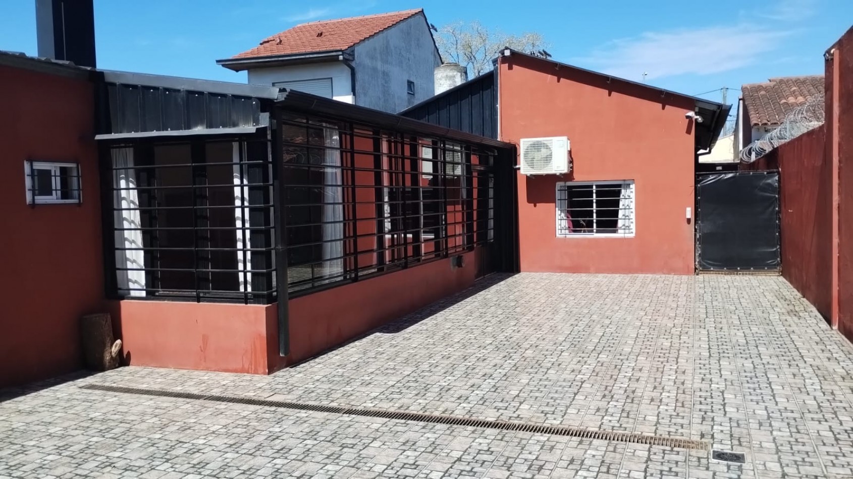 CASA 6 AMBIENTES. COLON AL 9000
