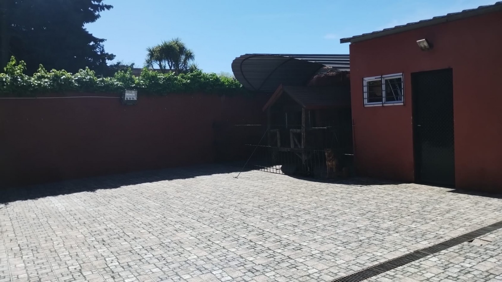 CASA 6 AMBIENTES. COLON AL 9000