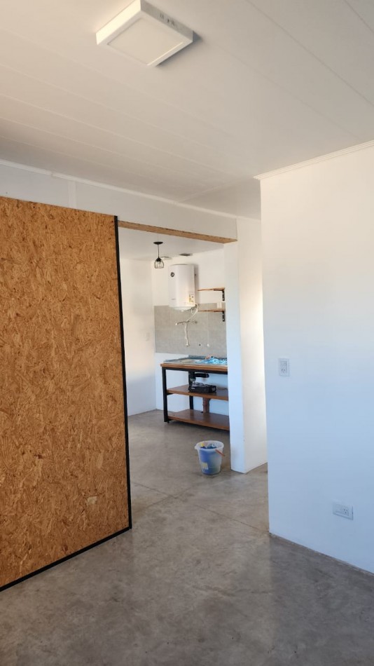 DEPARTAMENTO 1PISO. 2 AMBIENTES CON COCHERA. COLON Y 220