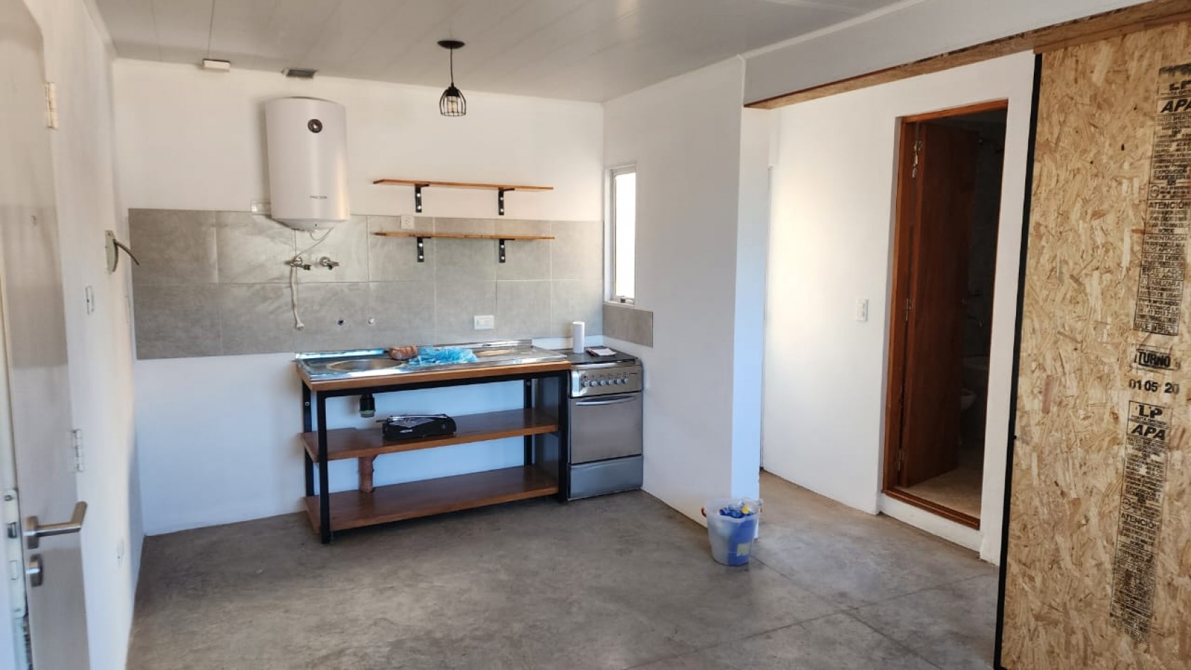 DEPARTAMENTO 1PISO. 2 AMBIENTES CON COCHERA. COLON Y 220