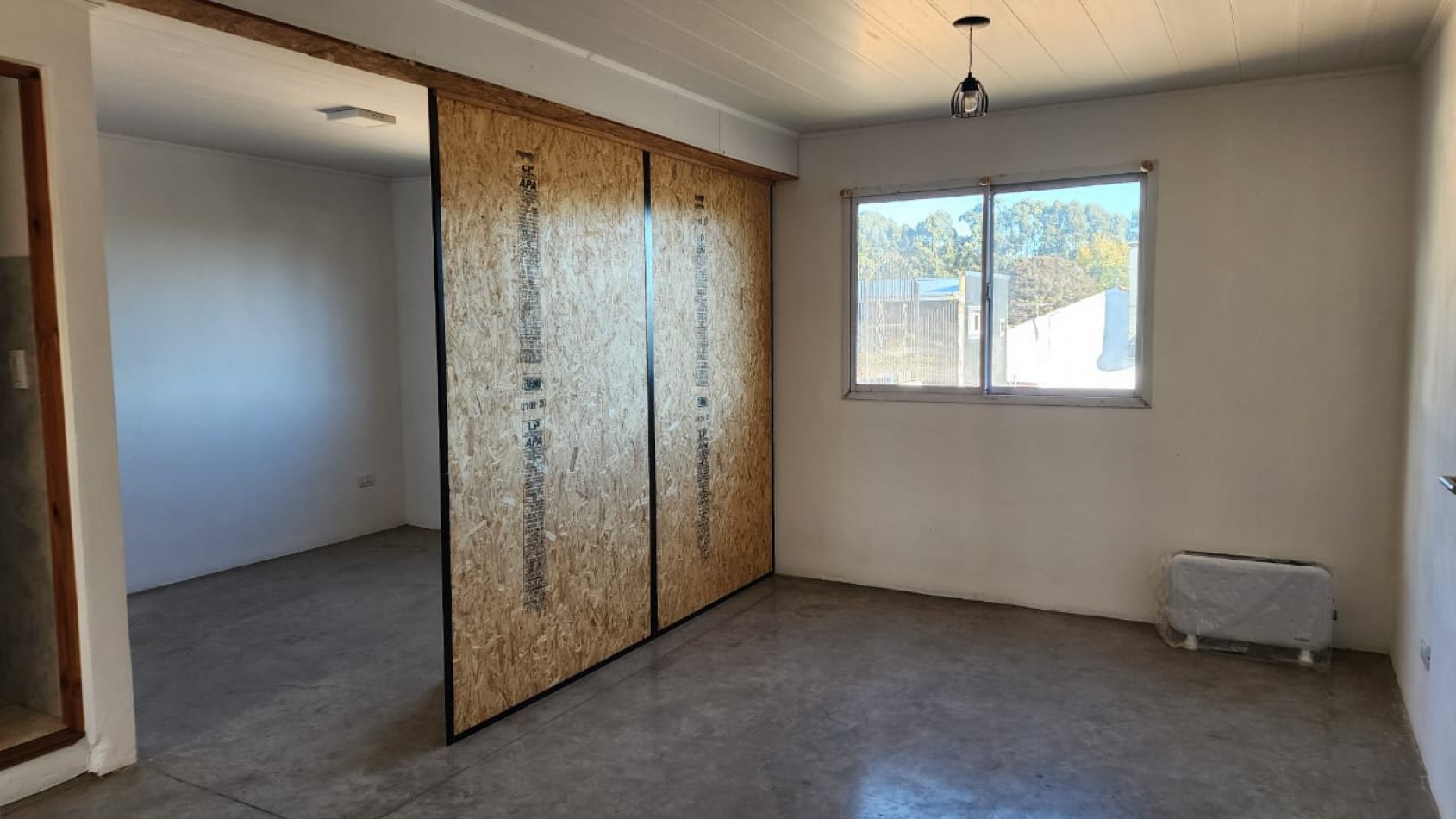DEPARTAMENTO 1PISO. 2 AMBIENTES CON COCHERA. COLON Y 220