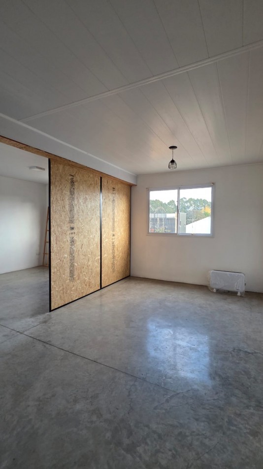 DEPARTAMENTO 1PISO. 2 AMBIENTES CON COCHERA. COLON Y 220