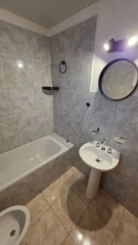 DEPARTAMENTO 1PISO. 2 AMBIENTES CON COCHERA. COLON Y 220