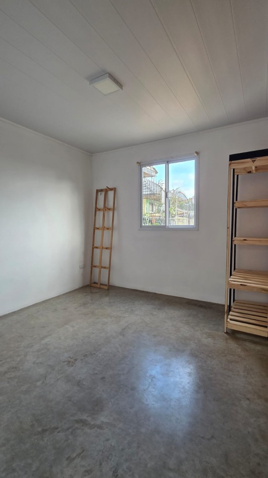 DEPARTAMENTO 1PISO. 2 AMBIENTES CON COCHERA. COLON Y 220