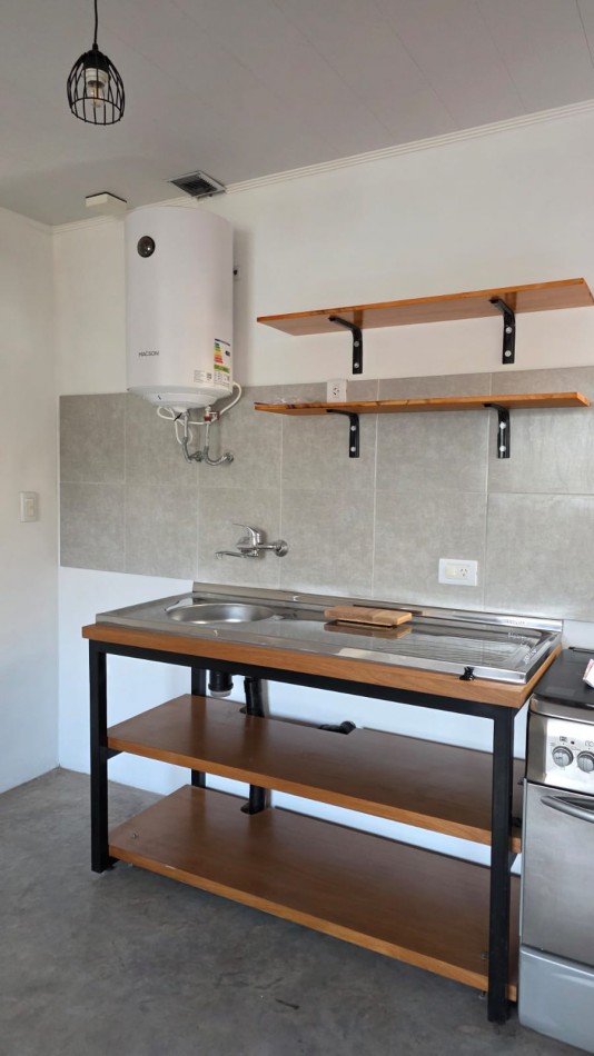 DEPARTAMENTO 1PISO. 2 AMBIENTES CON COCHERA. COLON Y 220