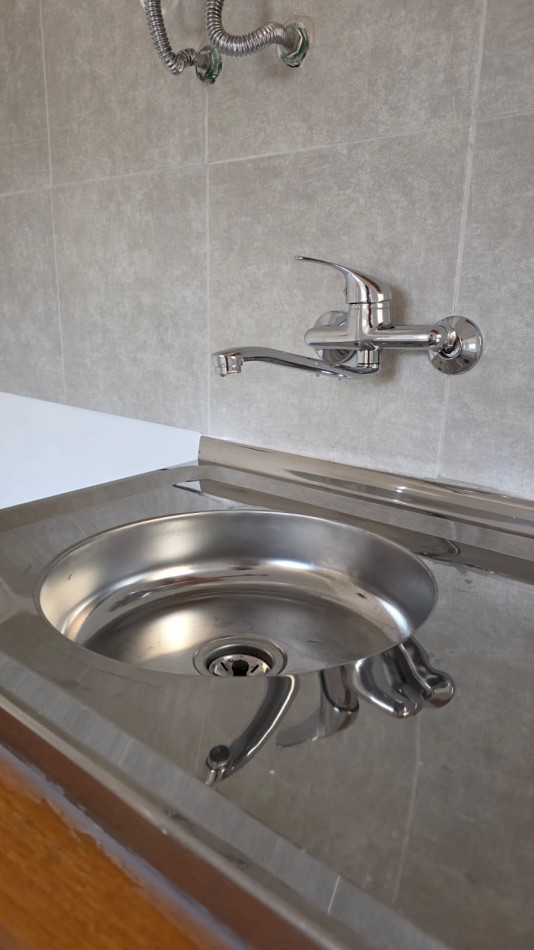 DEPARTAMENTO 1PISO. 2 AMBIENTES CON COCHERA. COLON Y 220