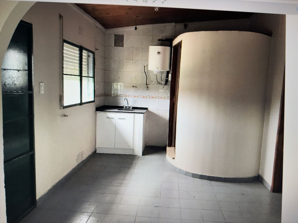 GALPON 300 M2 + VIVIENDA 3 AMBIENTES. GUANAHANI AL 8200.