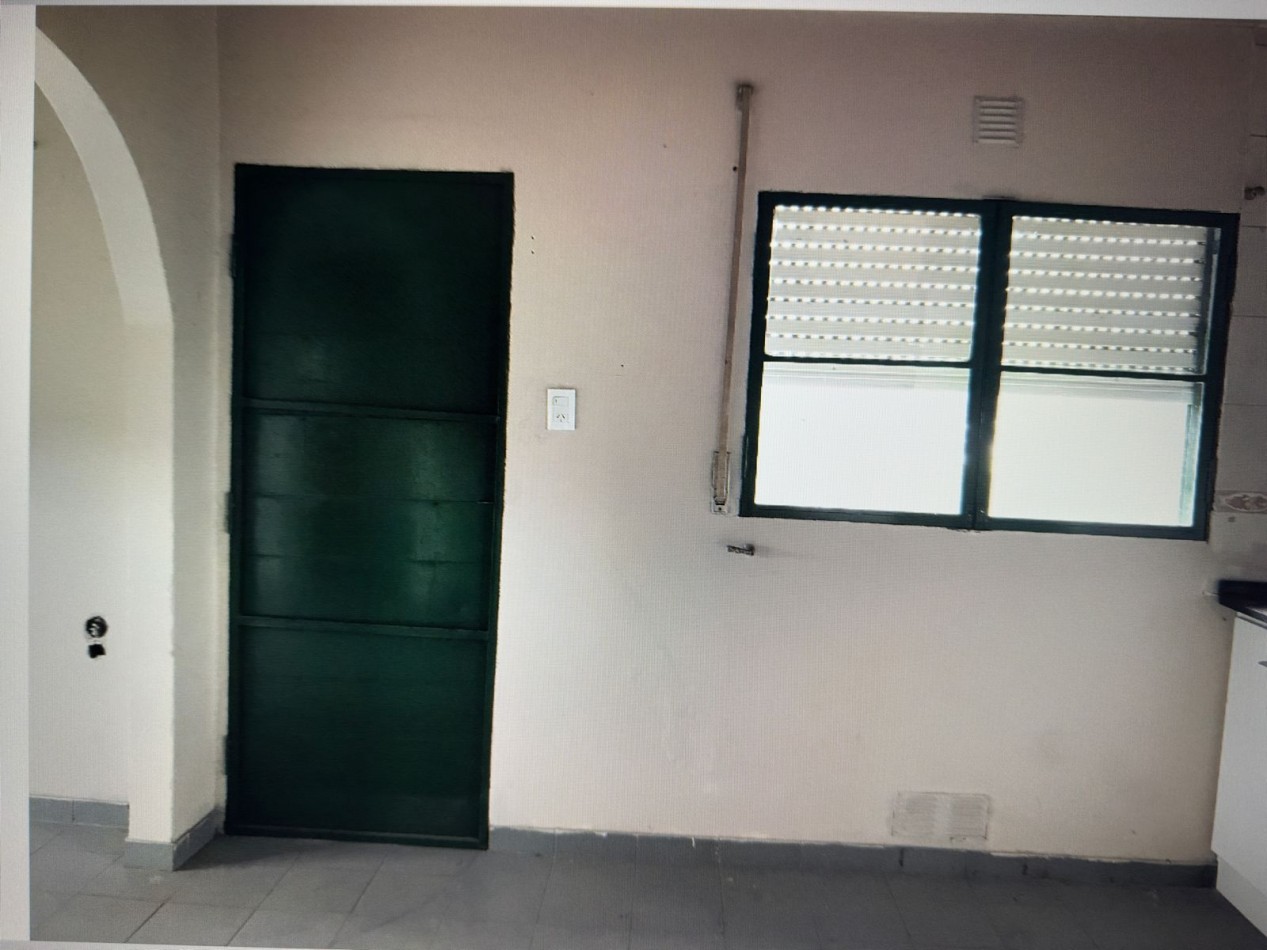 GALPON 300 M2 + VIVIENDA 3 AMBIENTES. GUANAHANI AL 8200.