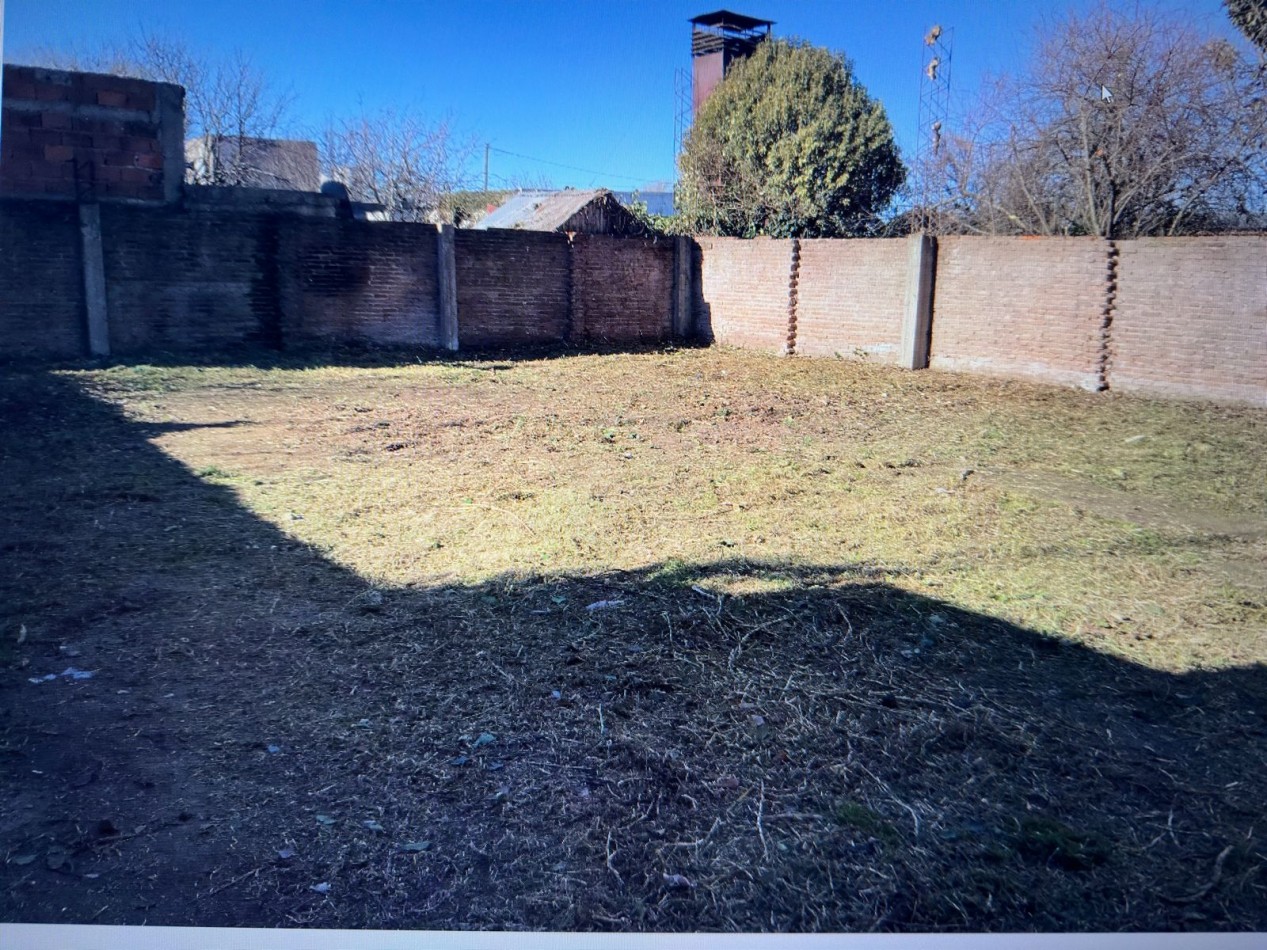 GALPON 300 M2 + VIVIENDA 3 AMBIENTES. GUANAHANI AL 8200.