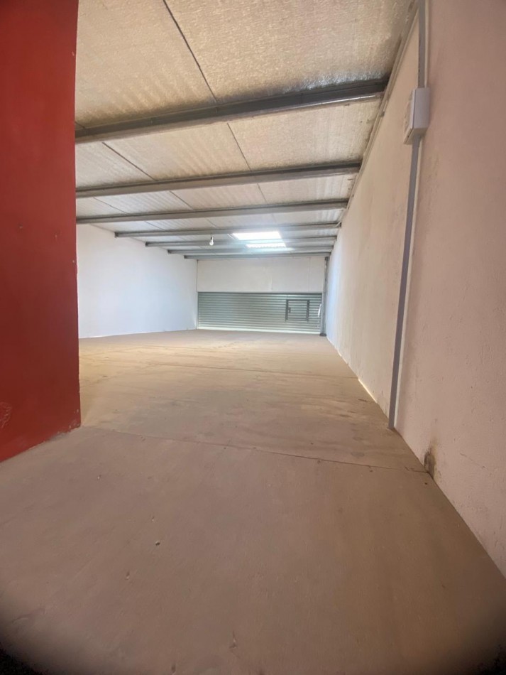 LOCAL 3. DE 64M2 CUB TOTALES. CON PATIO. LURO Y 228