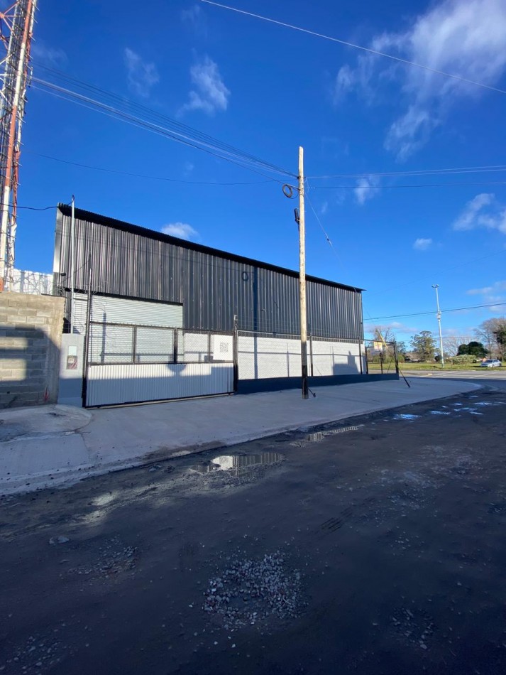 GALPON 820M2 EN DOS NAVES + 200M2 DE CARGA Y DESCARGA. AV. LURO Y PIGUE