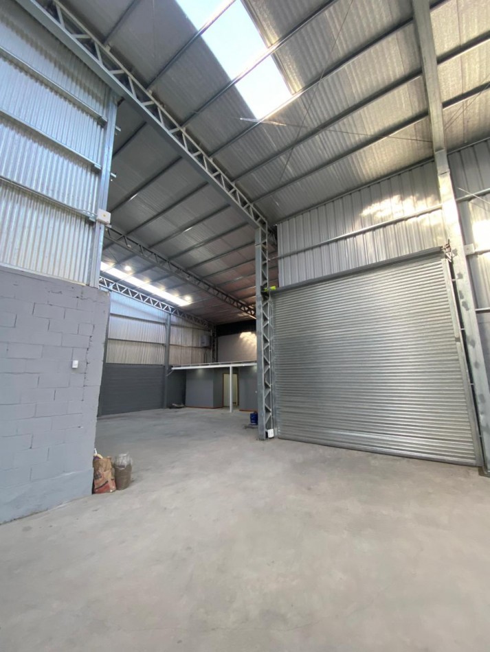GALPON 820M2 EN DOS NAVES + 200M2 DE CARGA Y DESCARGA. AV. LURO Y PIGUE