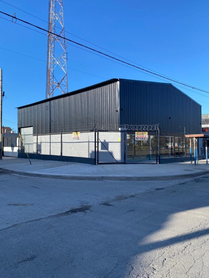 GALPON 820M2 EN DOS NAVES + 200M2 DE CARGA Y DESCARGA. AV. LURO Y PIGUE