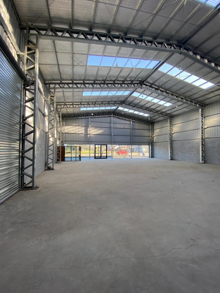 GALPON 820M2 EN DOS NAVES + 200M2 DE CARGA Y DESCARGA. AV. LURO Y PIGUE