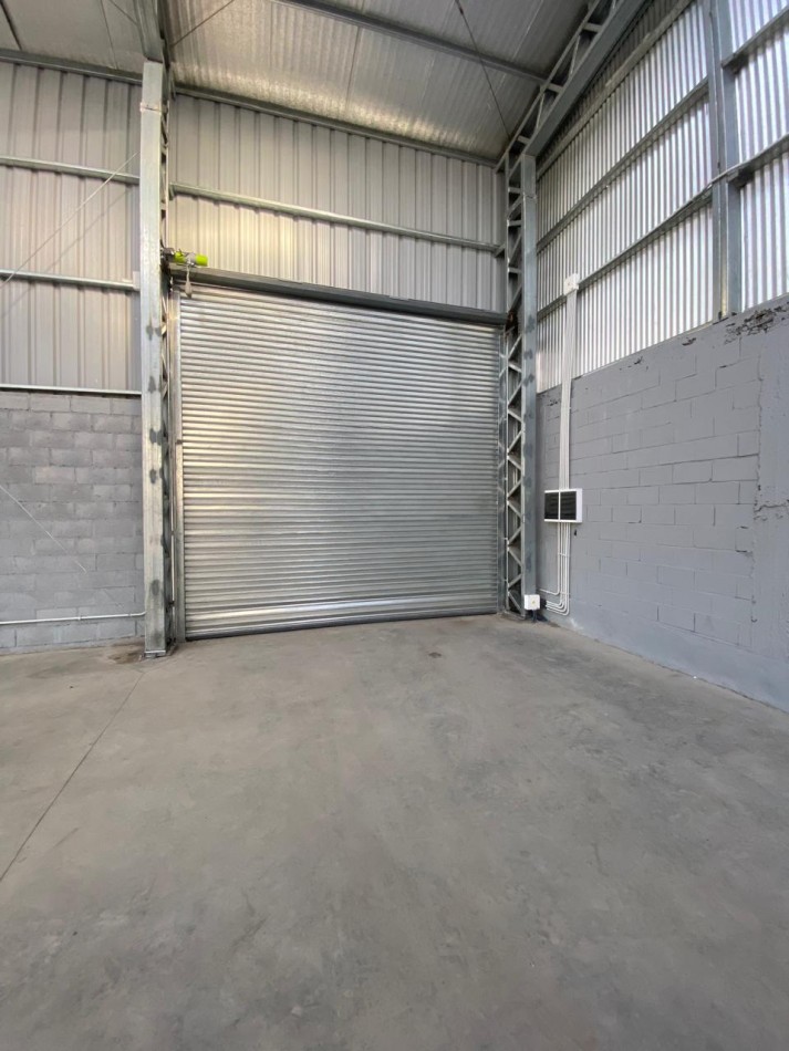 GALPON 820M2 EN DOS NAVES + 200M2 DE CARGA Y DESCARGA. AV. LURO Y PIGUE