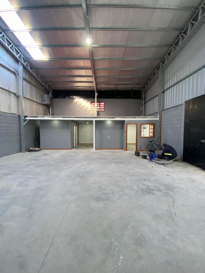 GALPON 820M2 EN DOS NAVES + 200M2 DE CARGA Y DESCARGA. AV. LURO Y PIGUE