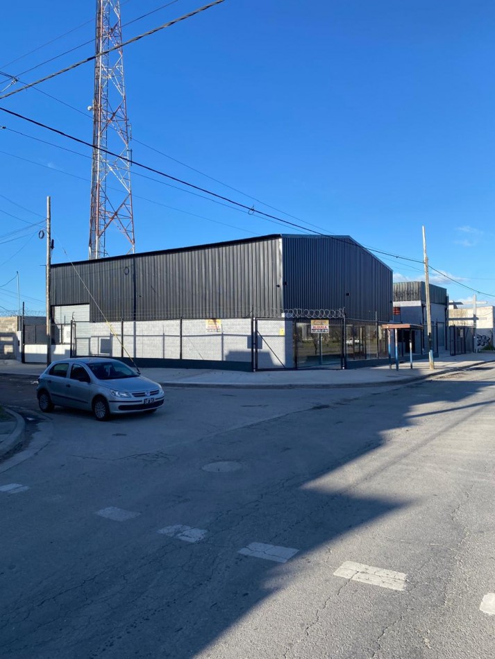 GALPON 820M2 EN DOS NAVES + 200M2 DE CARGA Y DESCARGA. AV. LURO Y PIGUE