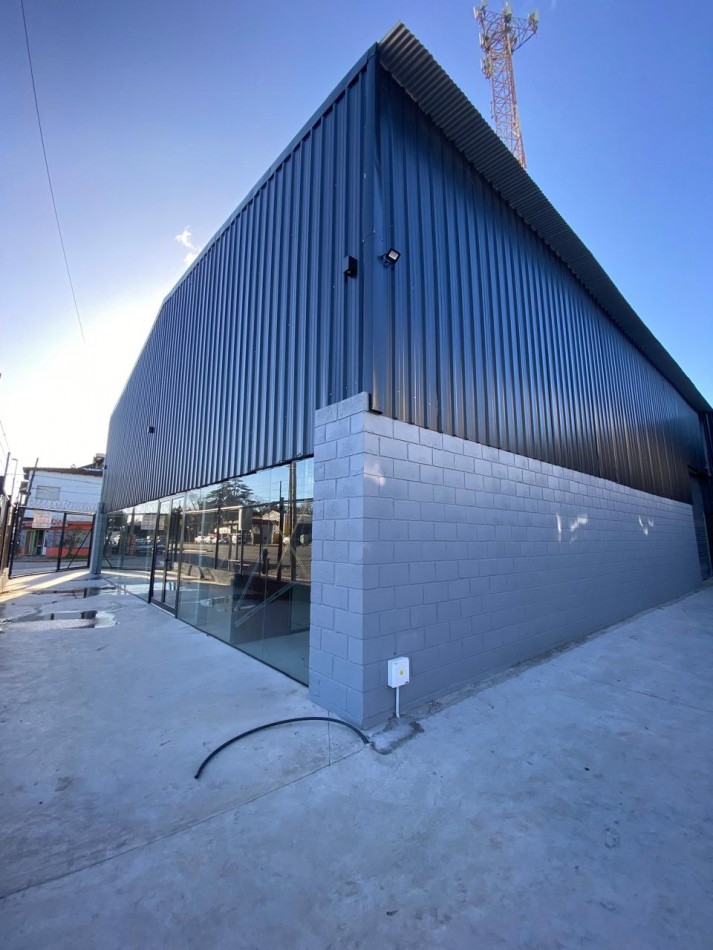 GALPON 820M2 EN DOS NAVES + 200M2 DE CARGA Y DESCARGA. AV. LURO Y PIGUE