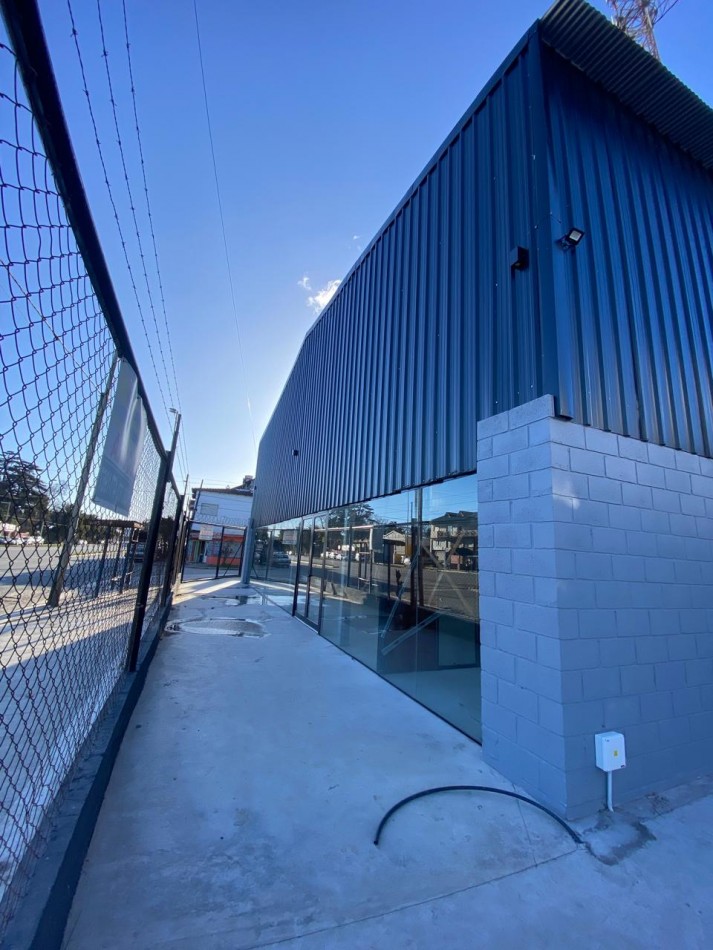 GALPON 820M2 EN DOS NAVES + 200M2 DE CARGA Y DESCARGA. AV. LURO Y PIGUE