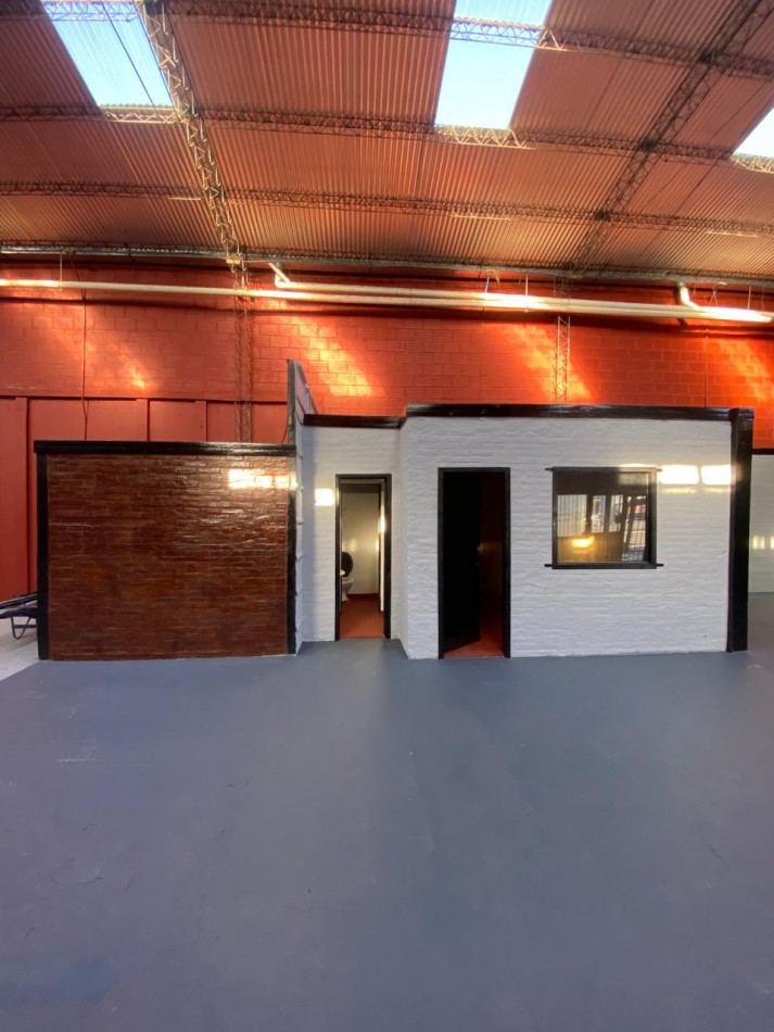 GALPON 820M2 EN DOS NAVES + 200M2 DE CARGA Y DESCARGA. AV. LURO Y PIGUE