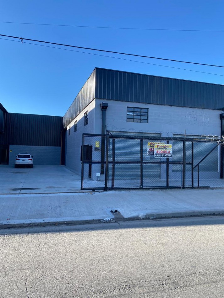 GALPON 820M2 EN DOS NAVES + 200M2 DE CARGA Y DESCARGA. AV. LURO Y PIGUE