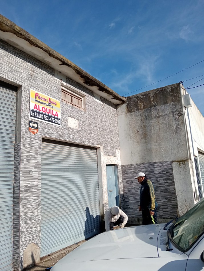 Galpon 230m2 . 3 arroyos al 1000