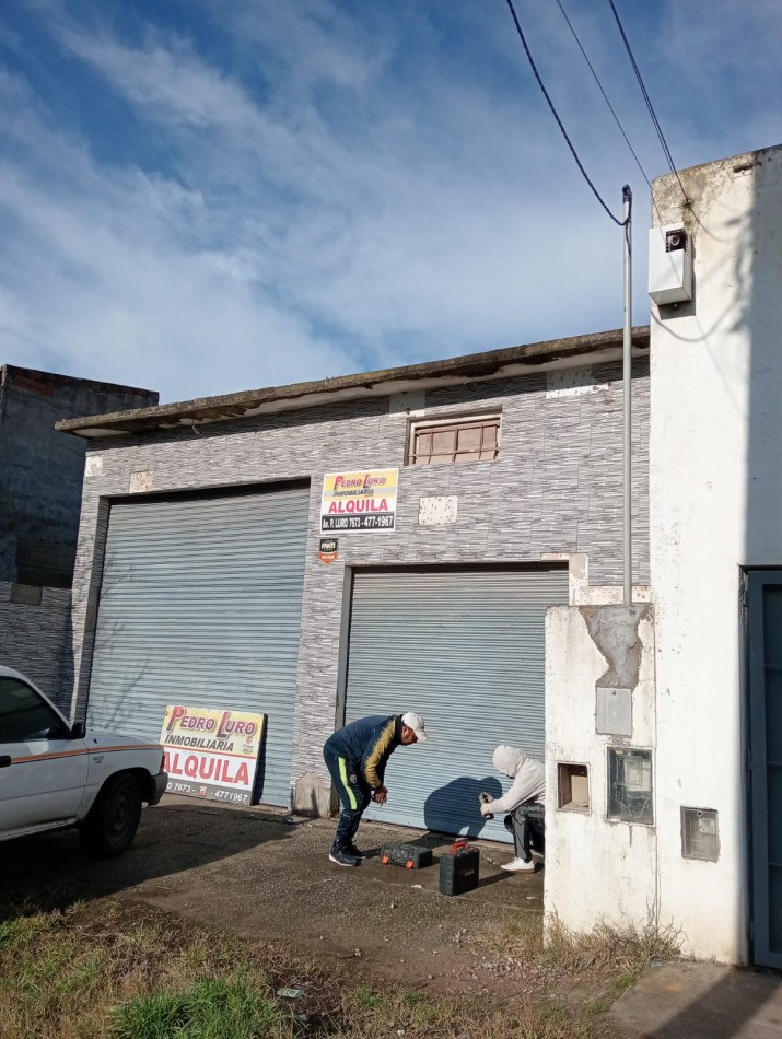 Galpon 230m2 . 3 arroyos al 1000