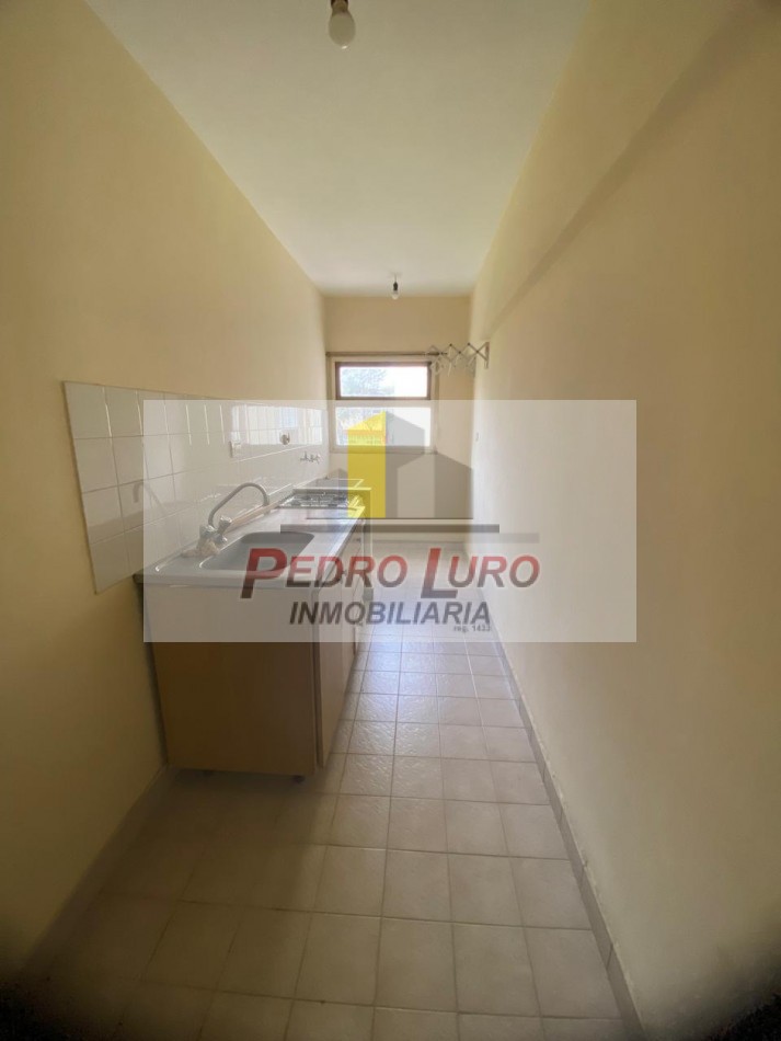 DEPARTAMENTO 3 AMBIENTES. CON COCHERA DESCUBIERTA. BAHIA BLANCA AL 2700