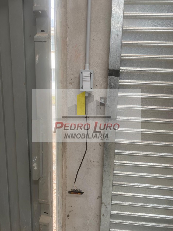 GALPON A ESTRENAR CASI FINALIZADO DE 250M2 CUB. + 100M2 DESCUB. SAN MARTIN AL 6700