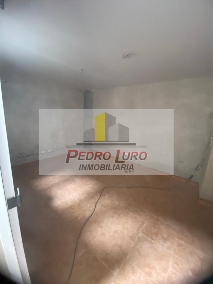 GALPON A ESTRENAR CASI FINALIZADO DE 250M2 CUB. + 100M2 DESCUB. SAN MARTIN AL 6700