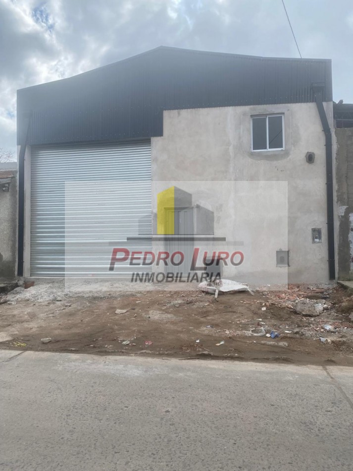 GALPON A ESTRENAR CASI FINALIZADO DE 250M2 CUB. + 100M2 DESCUB. SAN MARTIN AL 6700