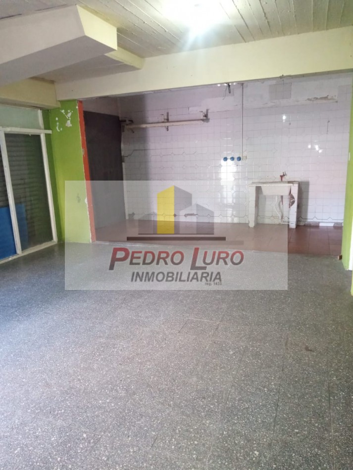 LOCAL  100M2 APROX. CORONEL SUAREZ AL 700
