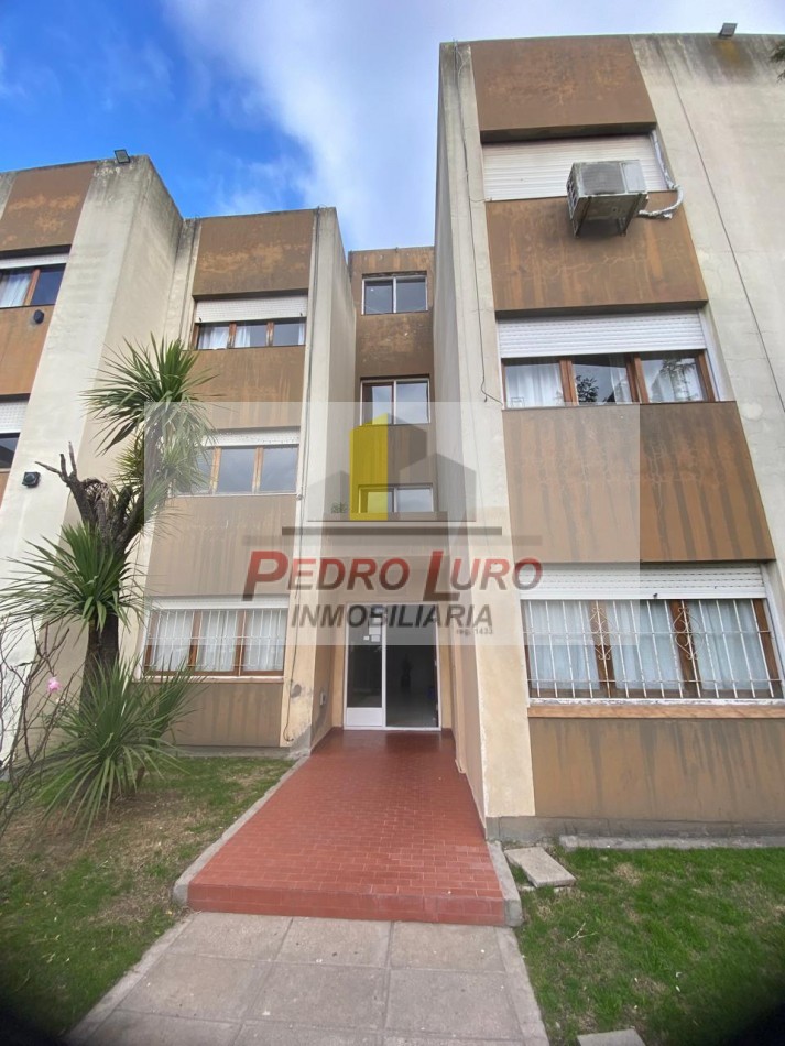 DEPARTAMENTO 3 AMBIENTES. CON COCHERA DESCUBIERTA. BAHIA BLANCA AL 2700