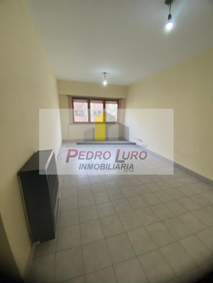 DEPARTAMENTO 3 AMBIENTES. CON COCHERA DESCUBIERTA. BAHIA BLANCA AL 2700