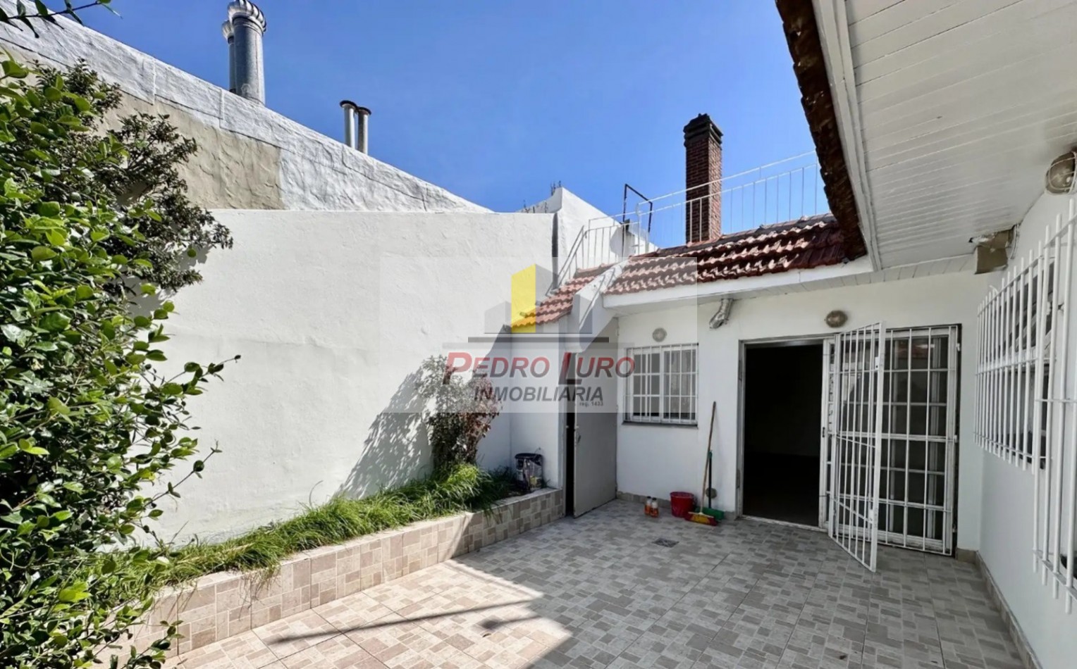 CASA 4 AMBEINTES + DEPARTAMENTO EN PLANTA ALTA. BELGRANO AL 6500