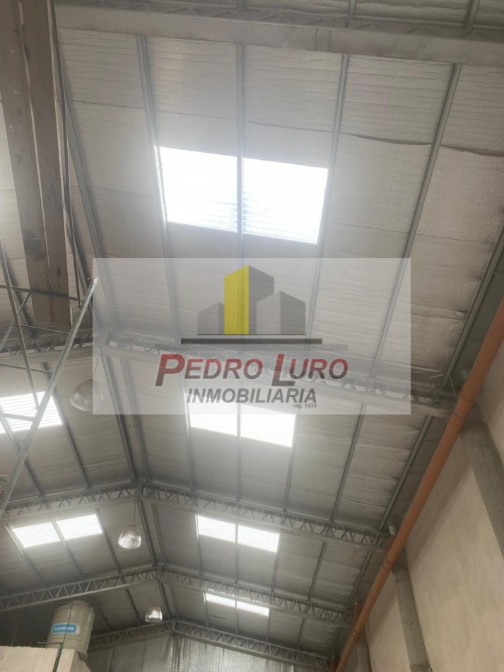 GALPON A ESTRENAR CASI FINALIZADO DE 250M2 CUB. + 100M2 DESCUB. SAN MARTIN AL 6700