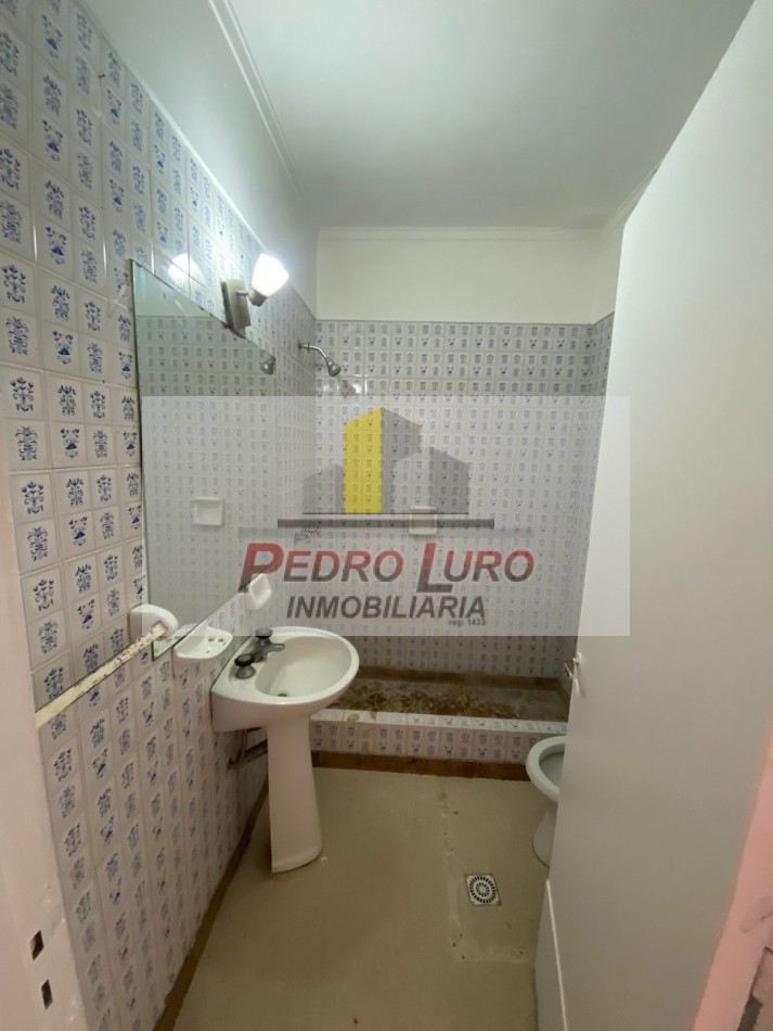 CASA 3 AMB. + DEPENDENCIA. FALUCHO AL 6800