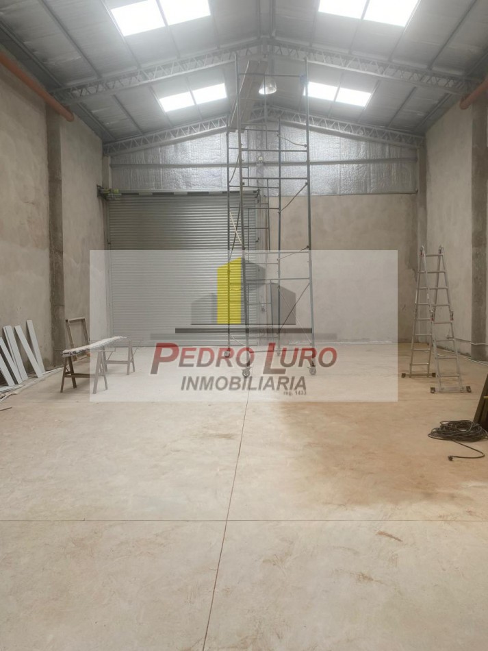 GALPON A ESTRENAR CASI FINALIZADO DE 250M2 CUB. + 100M2 DESCUB. SAN MARTIN AL 6700