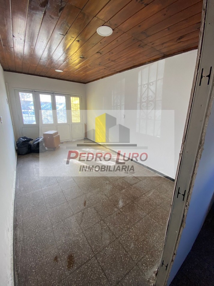 CASA 3 AMB. + DEPENDENCIA. FALUCHO AL 6800