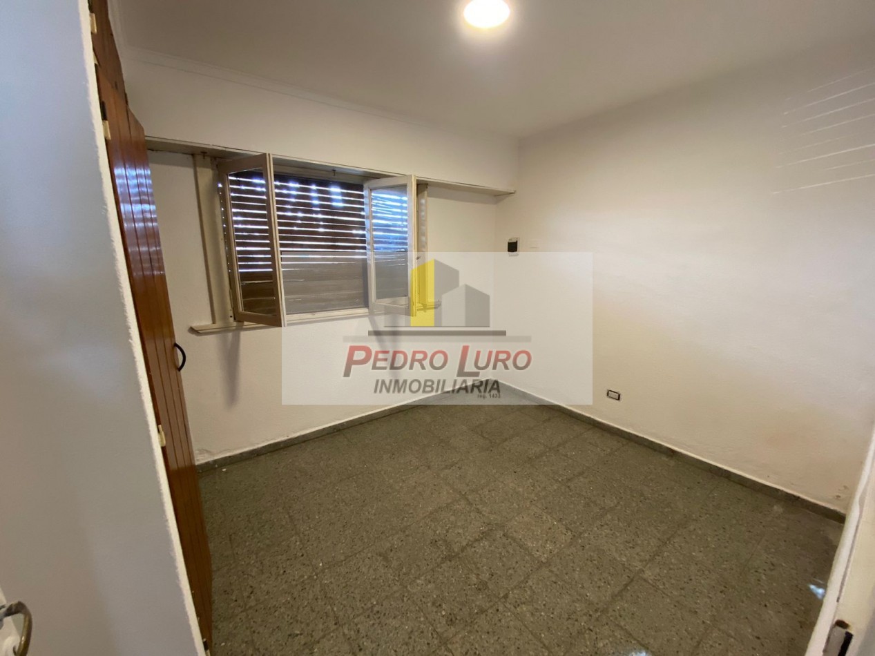 CASA 3 AMB. + DEPENDENCIA. FALUCHO AL 6800