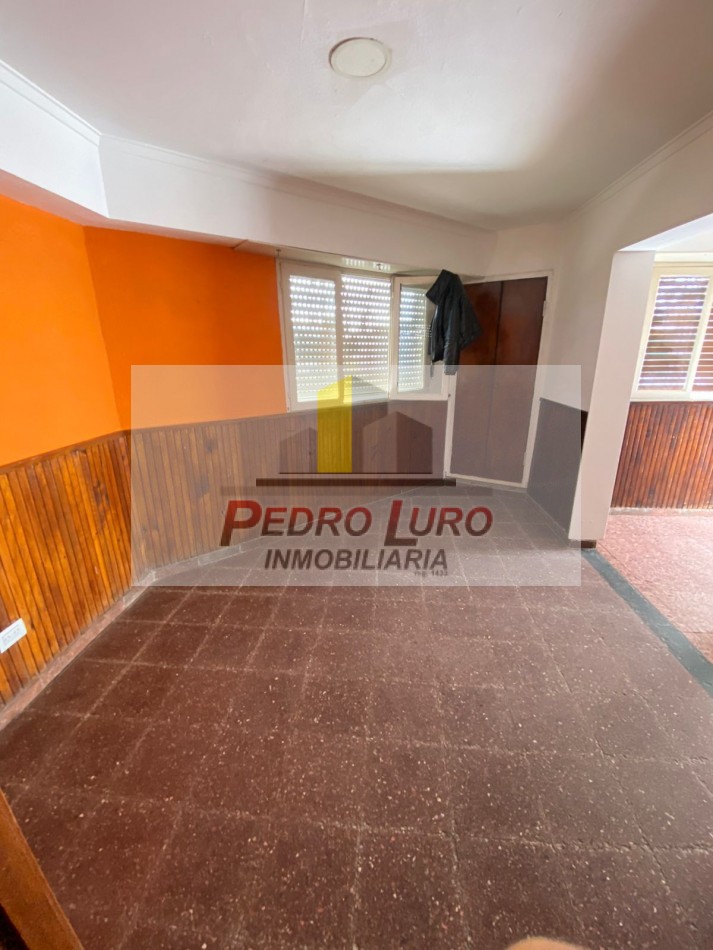 CASA 3 AMB. + DEPENDENCIA. FALUCHO AL 6800