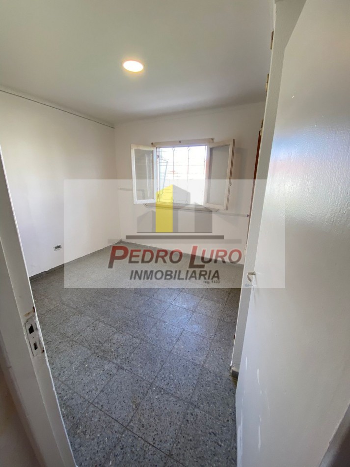 CASA 3 AMB. + DEPENDENCIA. FALUCHO AL 6800