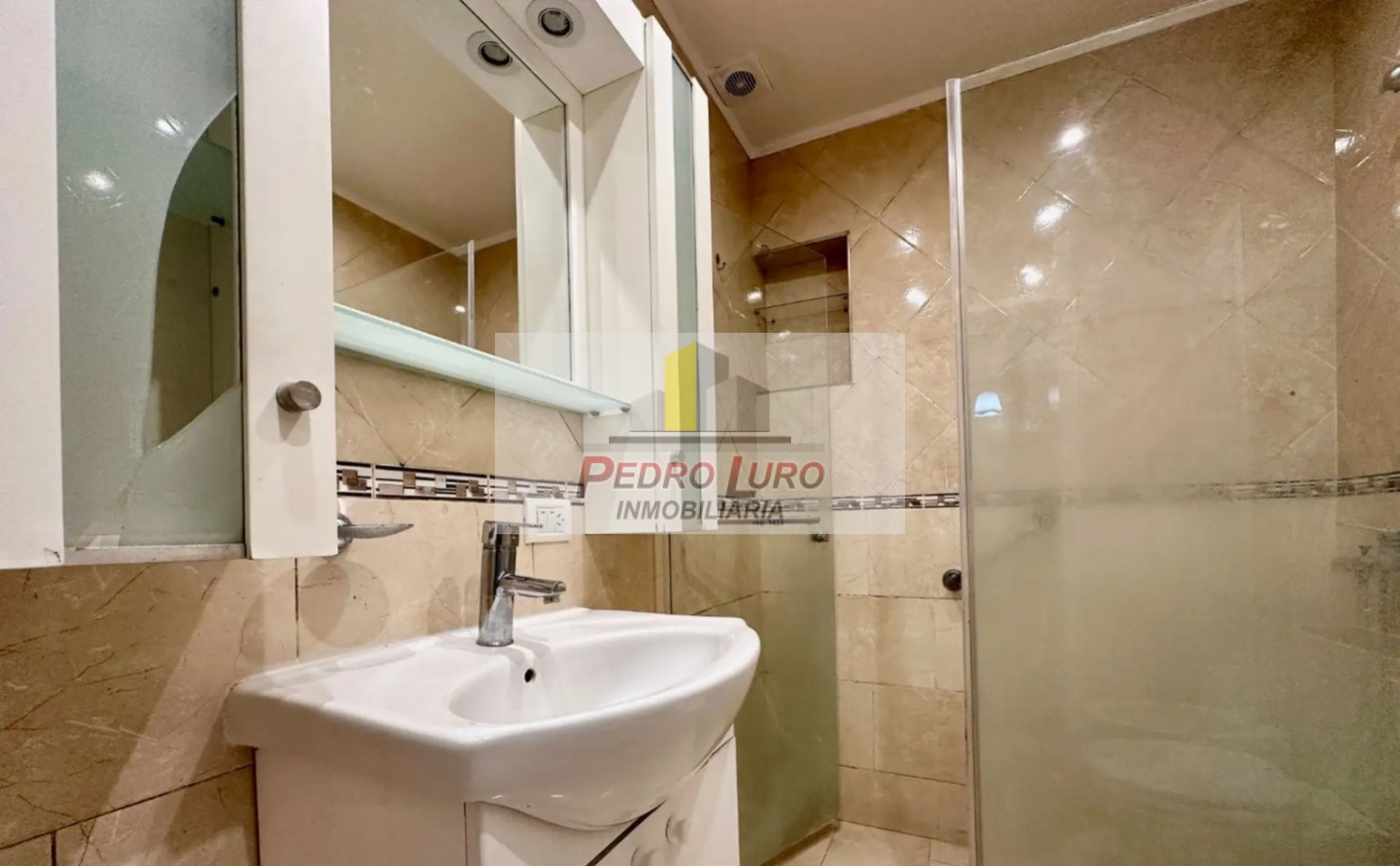 CASA 4 AMBEINTES + DEPARTAMENTO EN PLANTA ALTA. BELGRANO AL 6500