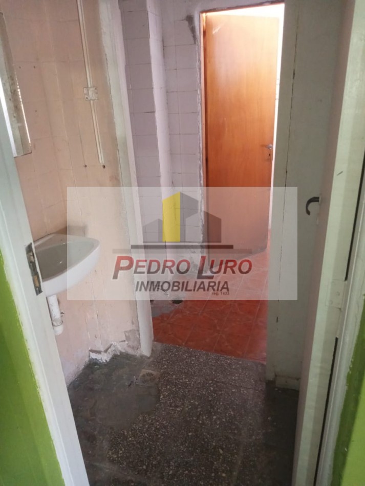 LOCAL  100M2 APROX. CORONEL SUAREZ AL 700