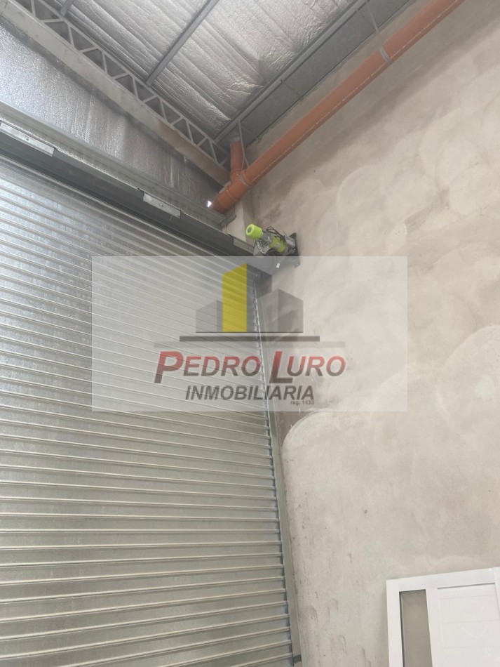 GALPON A ESTRENAR CASI FINALIZADO DE 250M2 CUB. + 100M2 DESCUB. SAN MARTIN AL 6700