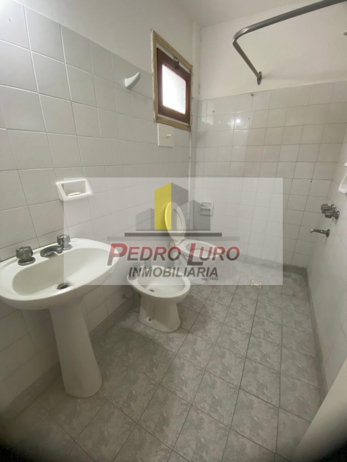DEPARTAMENTO 3 AMBIENTES. CON COCHERA DESCUBIERTA. BAHIA BLANCA AL 2700