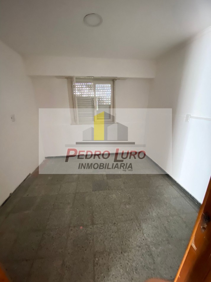 CASA 3 AMB. + DEPENDENCIA. FALUCHO AL 6800