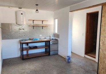 DEPARTAMENTO 1PISO. 2 AMBIENTES CON COCHERA. COLON Y 220